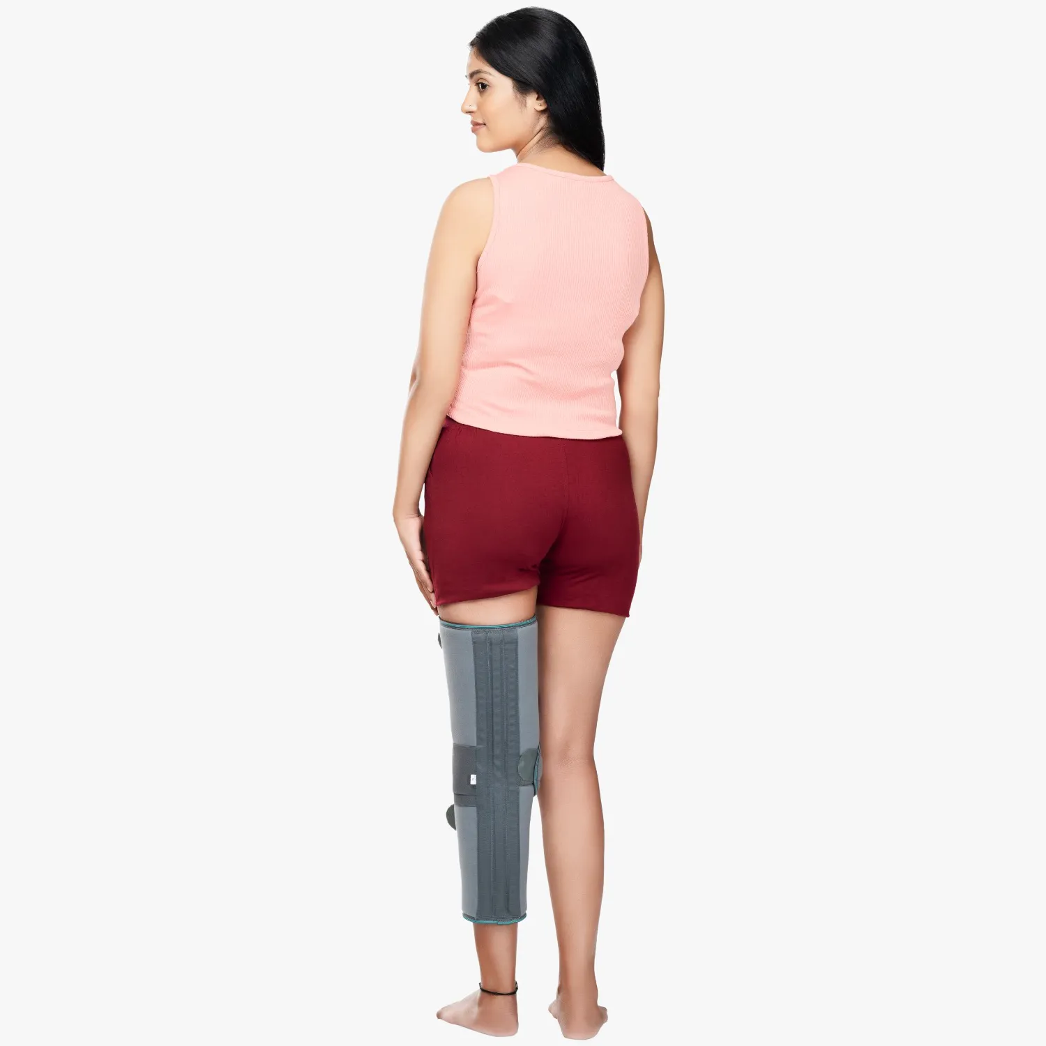 Knee Brace (Knee Immobilizer) - Short 22" 4 Grip India Knee Support with Hinges – DT is designed to provide uniform compression and lateral support to the knee. It features a patella opening, lightweight hinges and Hook & Loop closures for easy application. Knee Brace (Knee Immobilizer)