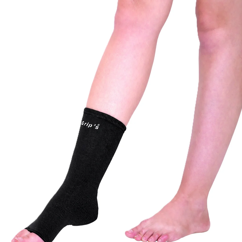 Anklet Closed Heel – Single | Ankle Support | Grip India 1 The Grip India Anklet Closed Heel – Single is made with quality elastic material for uniform compression and features a pull-on design with four-way stretchability. It is indicated for mild sprains and strains, ligament injuries and preventive care during sports activities. Anklet Closed Heel – Single | Ankle Support | Grip India