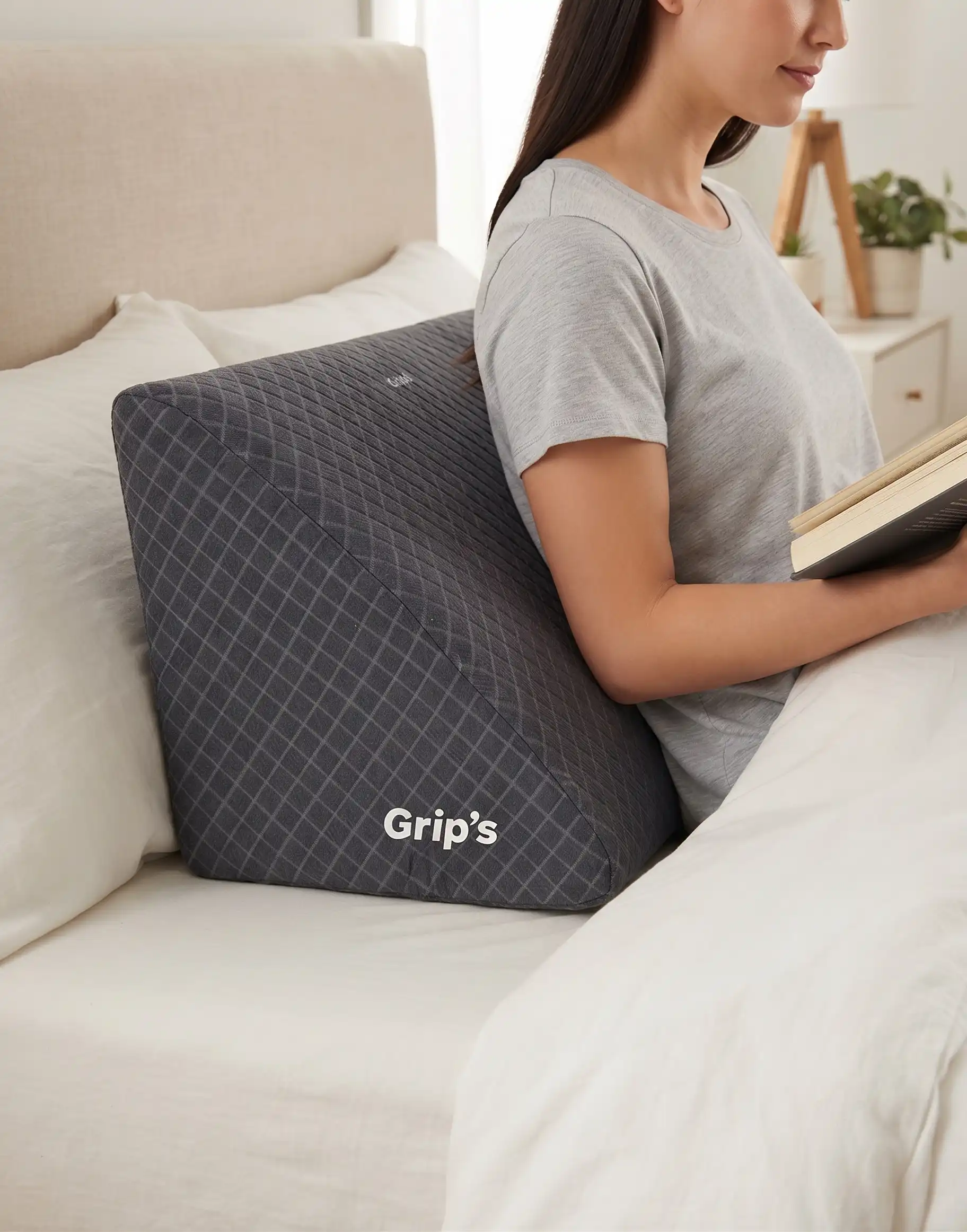 Wedge Pillow – PU Foam | Back & Neck Support | Grip India 4 The <strong data-start="902" data-end="929">Grip India Wedge Pillow</strong> features high-quality moulded PU foam and an ergonomic design for optimal elevation. It provides versatile support for the upper body or legs and includes a removable, washable soft fabric cover. Wedge Pillow – PU Foam | Back & Neck Support | Grip India